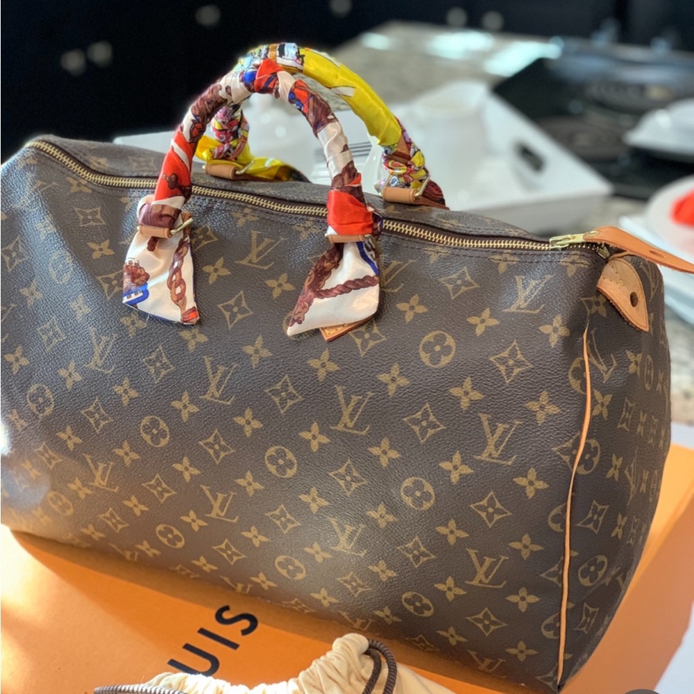 🔥LV up 🔥to 20% off 🔥 your “likes”TODAY - Picture 5 of 16